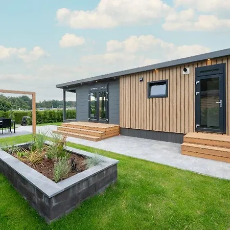 Recreatiepark Maas En Bos 假日公园